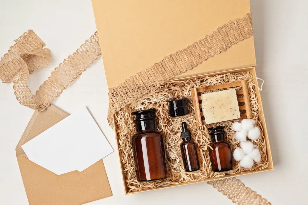 Kit de produtos organizados em embalagem premium, representando estratégia de kits para aumentar ticket médio no e-commerce.