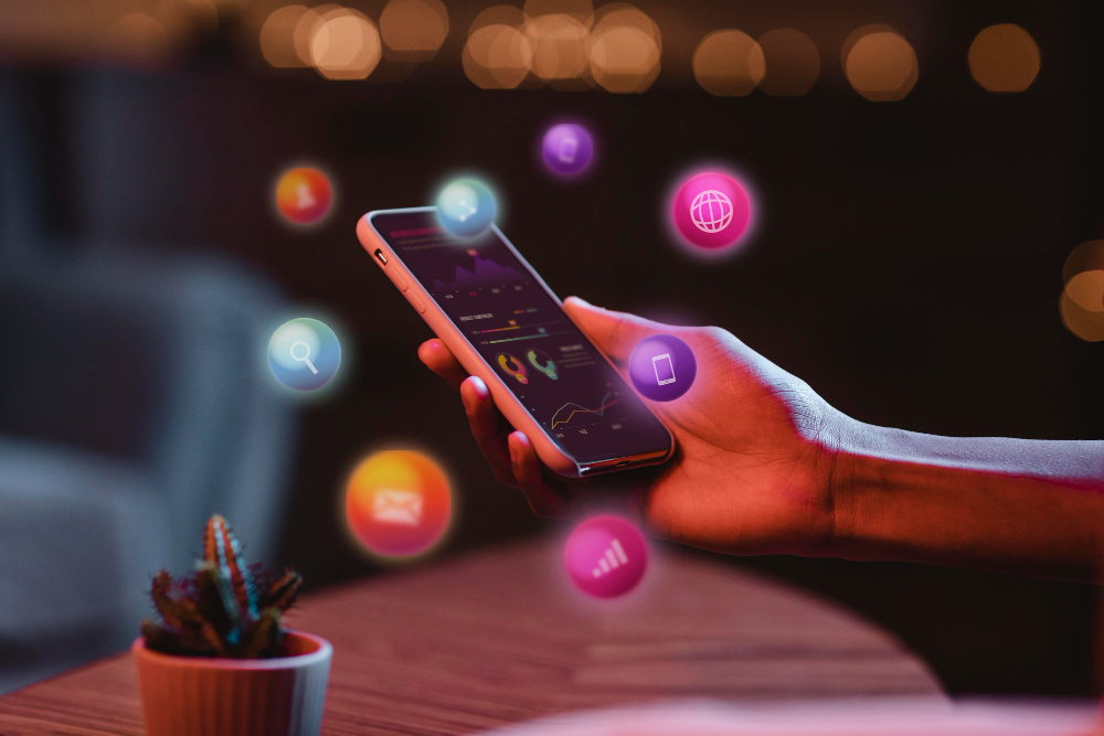 Celular acessando o varejo omnichannel.