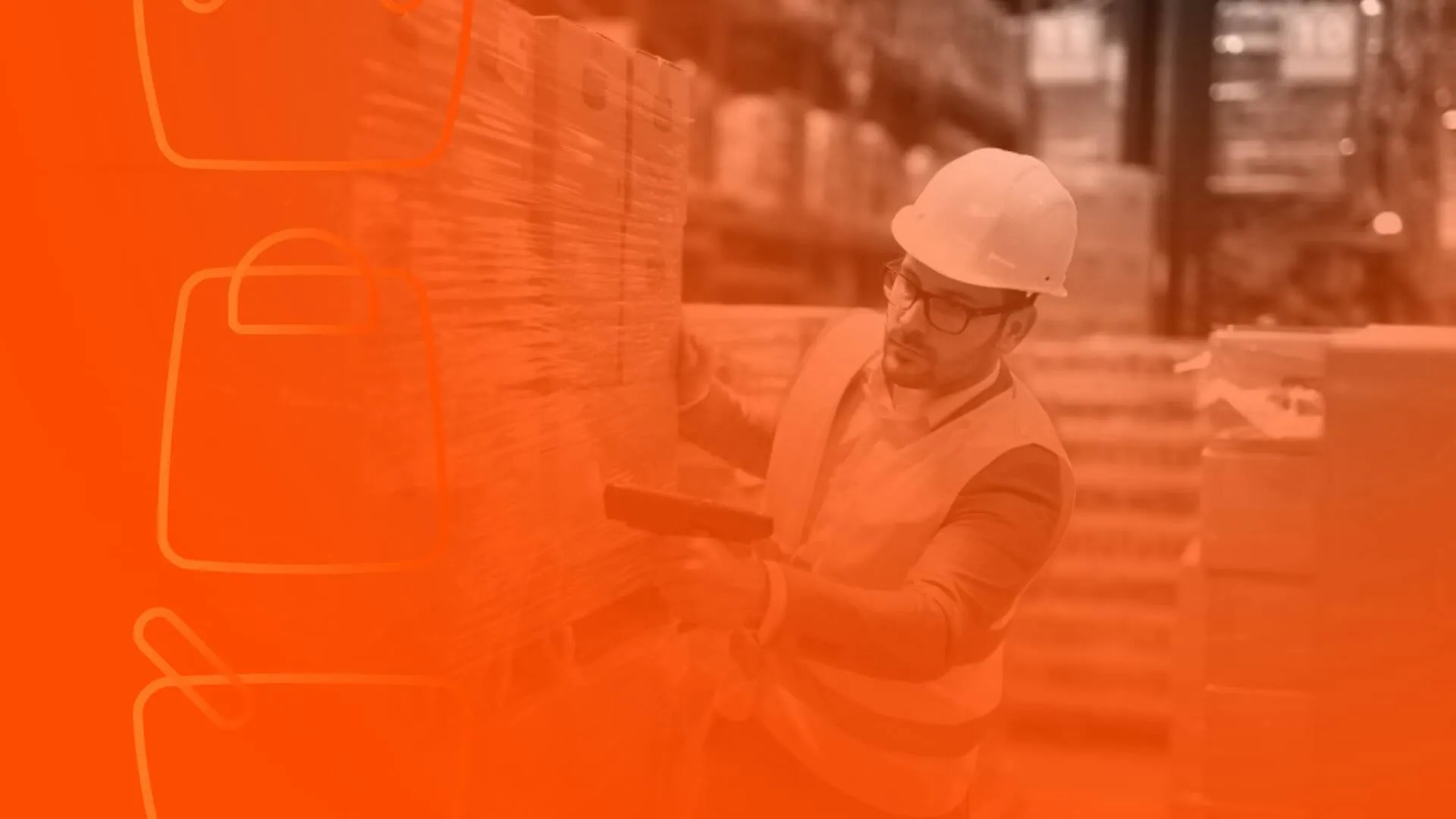 Profissional gerenciando estoque de fulfillment nos marketplaces