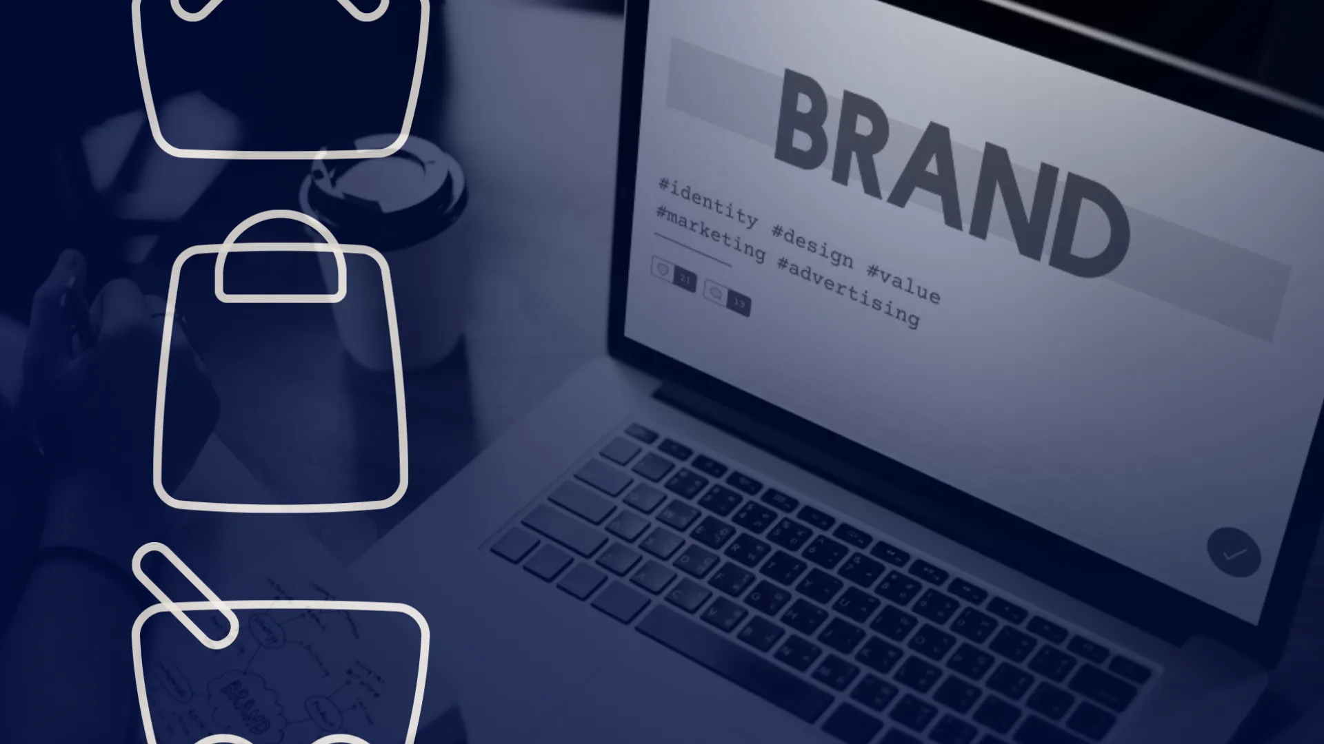 Tela de notebook exibindo a palavra BRAND, representando criação de marca própria em marketplace.