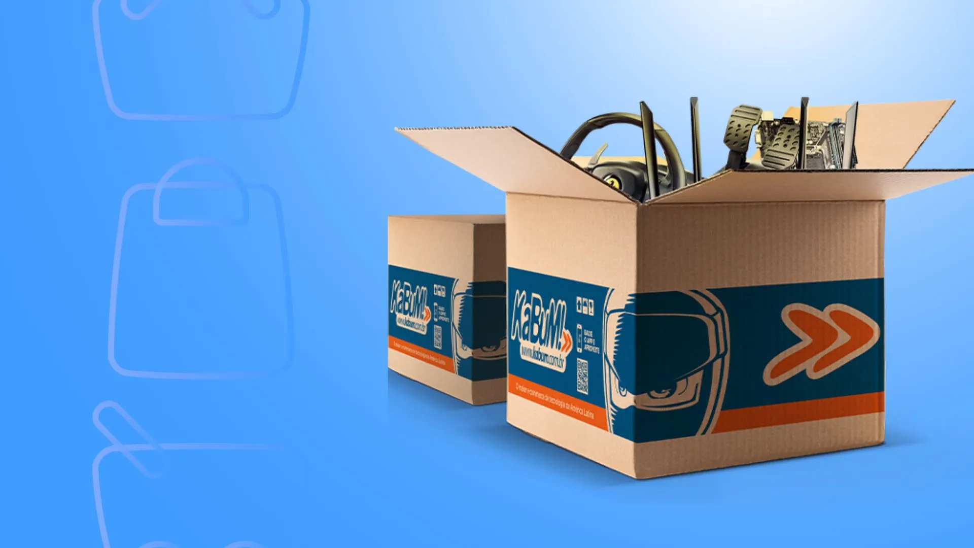 Caixa de papelão aberta da KaBuM! com periféricos gamer e produtos de tecnologia, como volante de corrida e componentes de computador, sobre fundo azul.